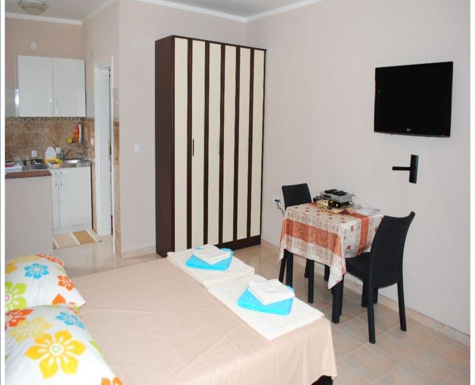Apartments Anne Petrovac Cameră foto